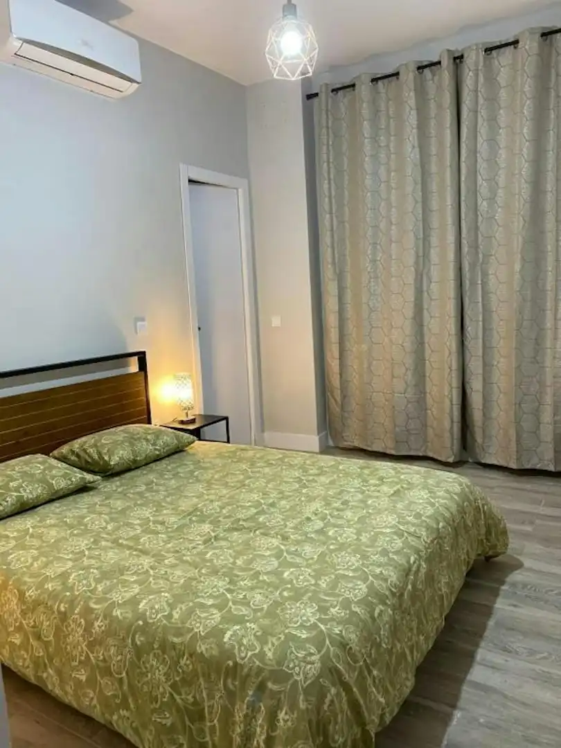 Schlafzimmer von Wohnung zur Miete in Madrid mit Klimaanlage, Heizung und Möbliert
