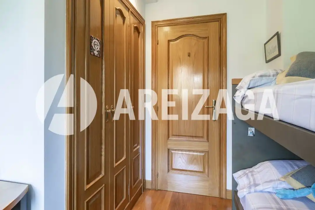 Bedroom of Flat for sale in Donostia - San Sebastián   with Heating, Terrace and Storage room
