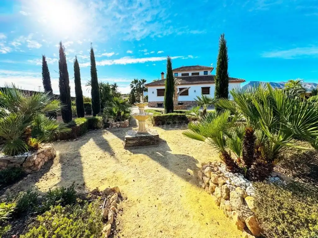 Vista exterior de Casa o xalet en venda en Orihuela amb Aire condicionat, Jardí privat i Traster