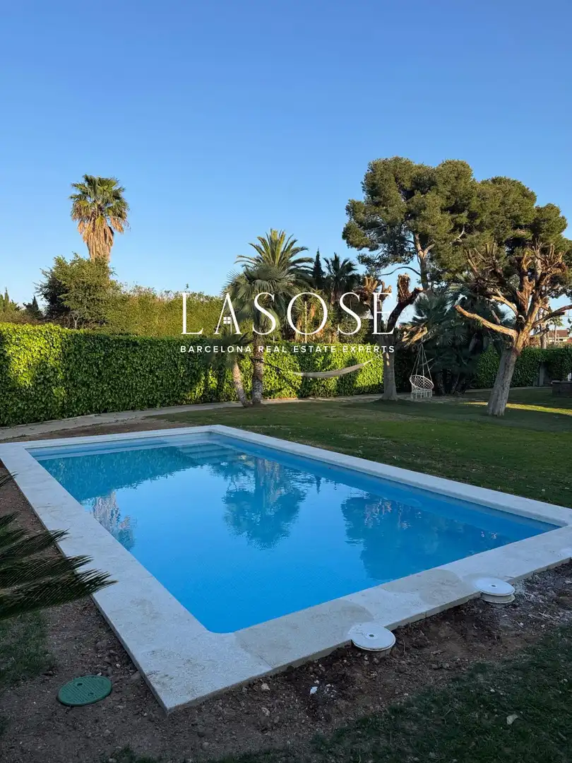 Swimming pool of Houses for sale in Sitges  with Heating, Private garden and Parquet flooring