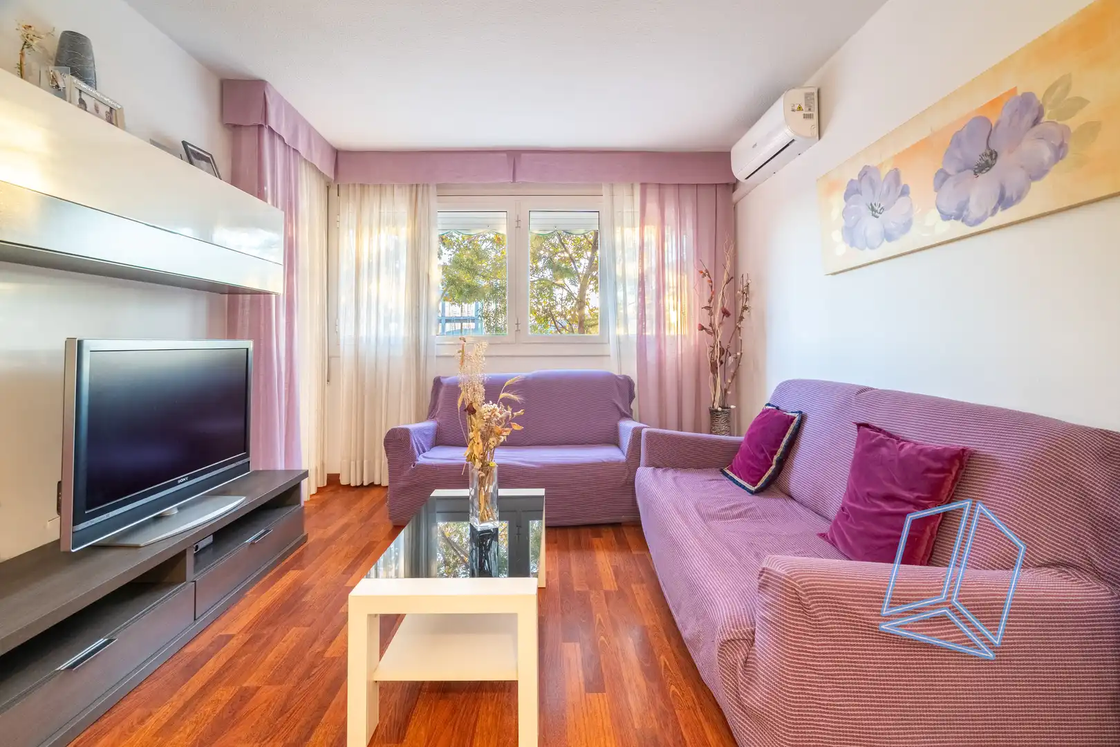 Sala de estar de Piso en venta en Cornellà de Llobregat con Balcón
