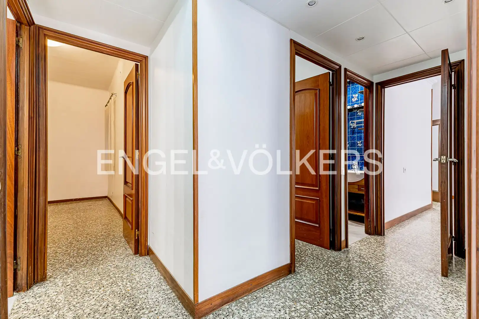 Wohnung zum Verkauf in Barcelona mit Klimaanlage, Heizung und Terrasse