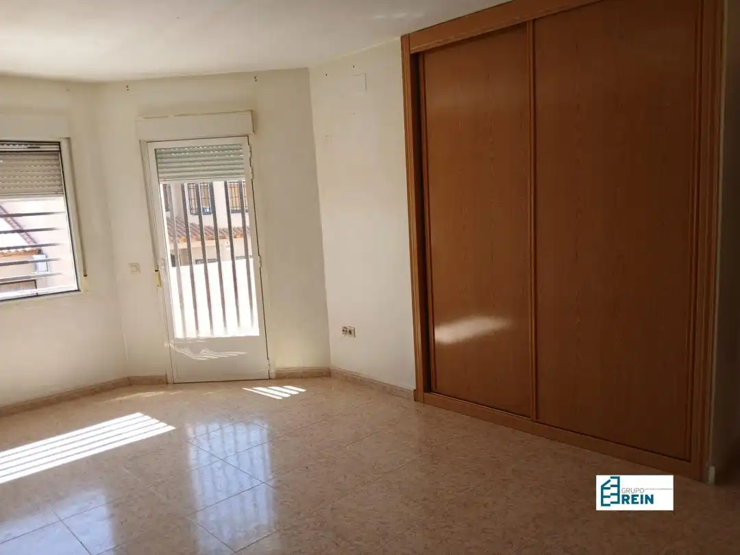 Dormitori de Casa adosada en venda en Esquivias amb Calefacció, Terrassa i Piscina