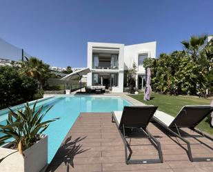 Jardí de Casa o xalet en venda en Marbella amb Aire condicionat, Terrassa i Piscina