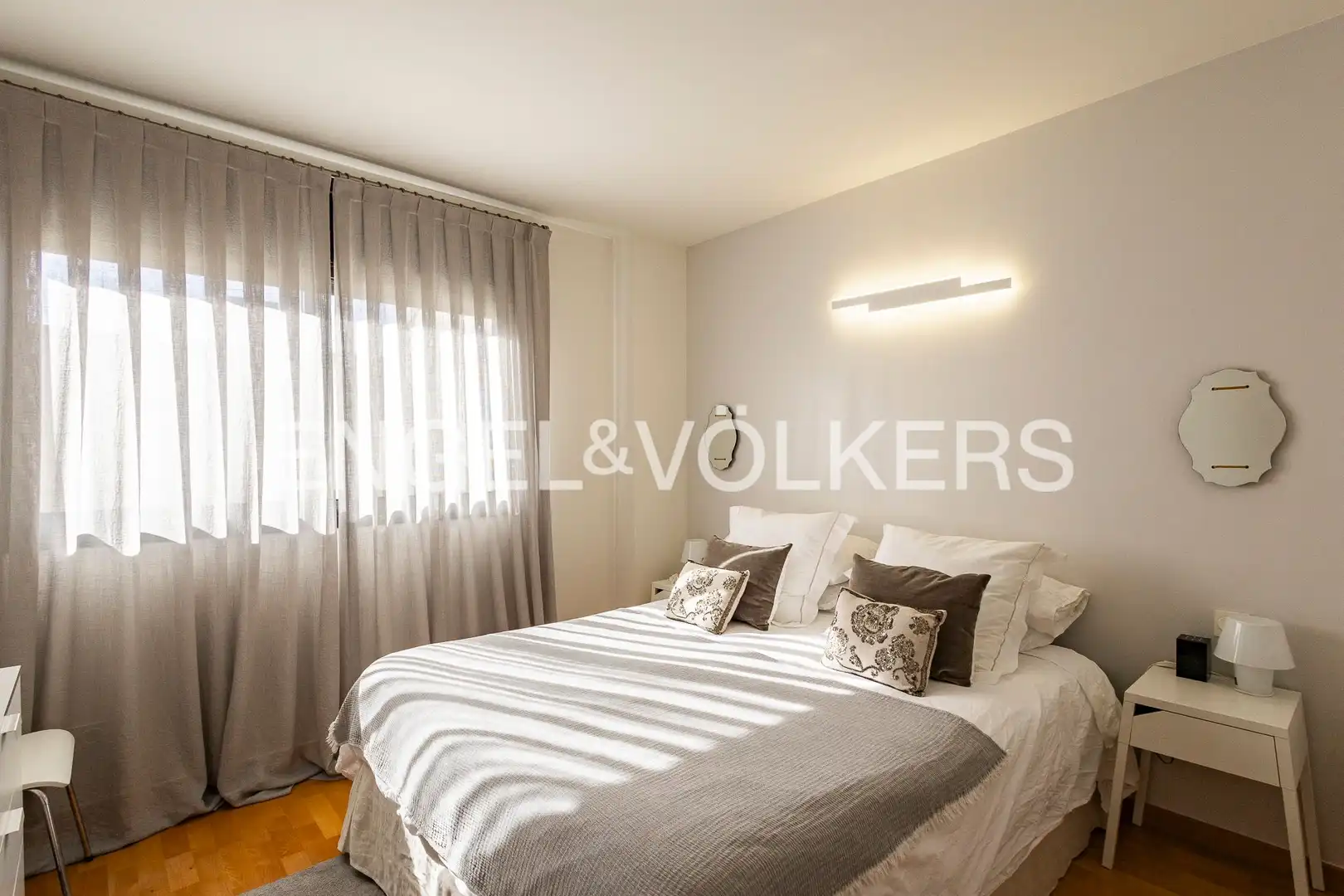 Bedroom of Duplexes for sale in Barcelona  with Air Conditioner, Heating and Parquet flooring
