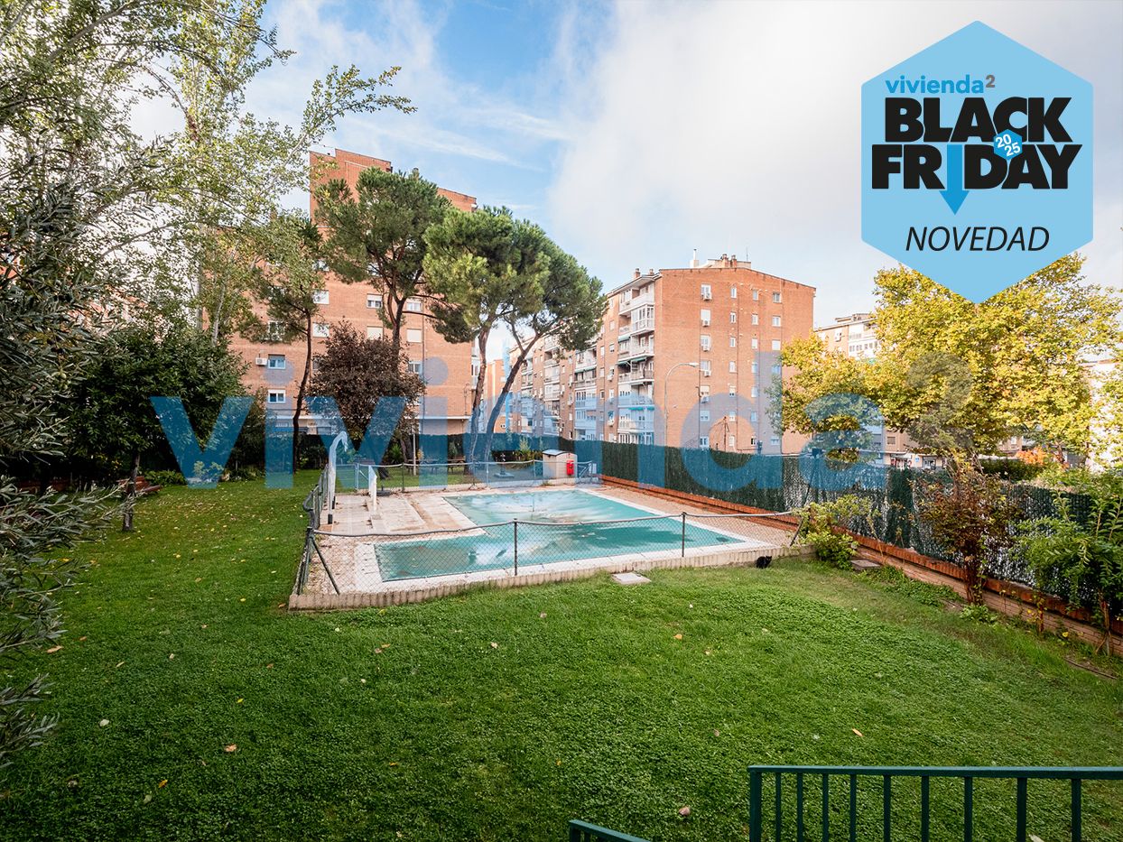 Swimming pool of Flat for sale in  Madrid Capital  with Air Conditioner, Heating and Swimming Pool