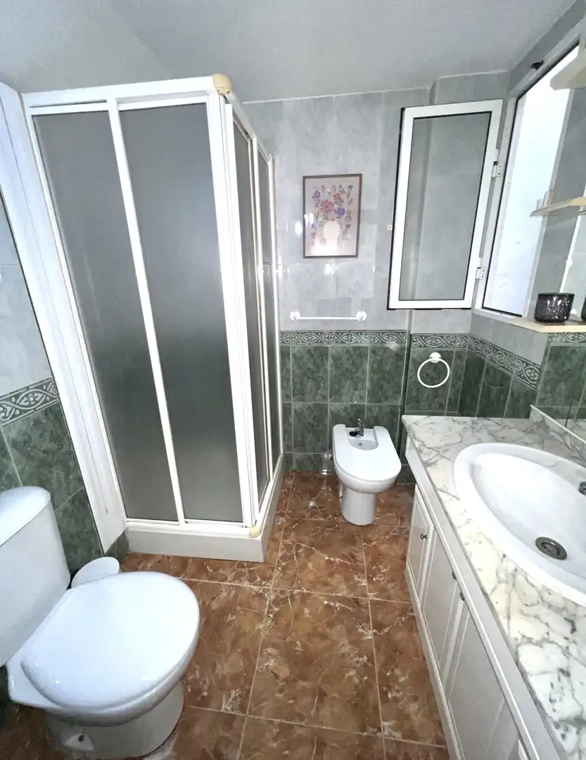 Bany de Planta baixa en venda en Linares amb Aire condicionat