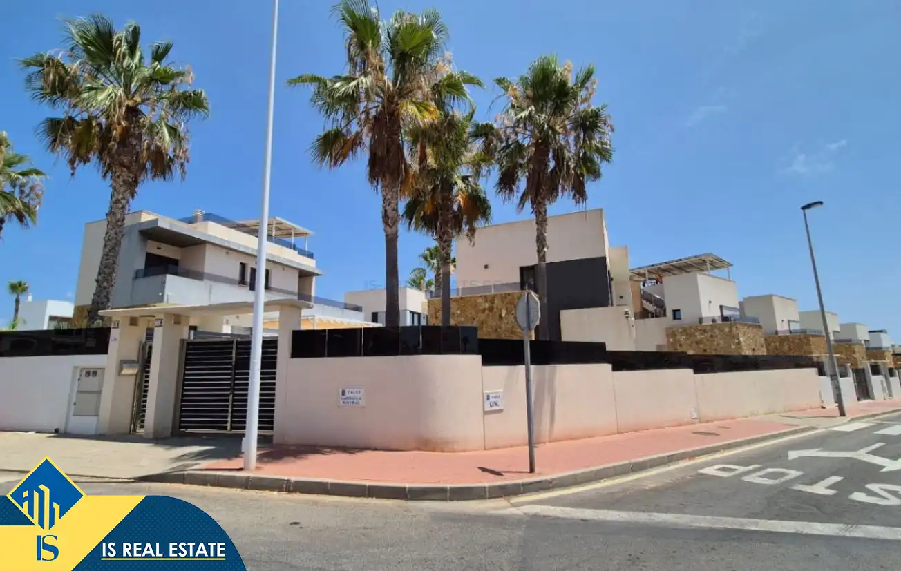 Villa avec piscine à vendre à Playa de los Locos, imagen 2