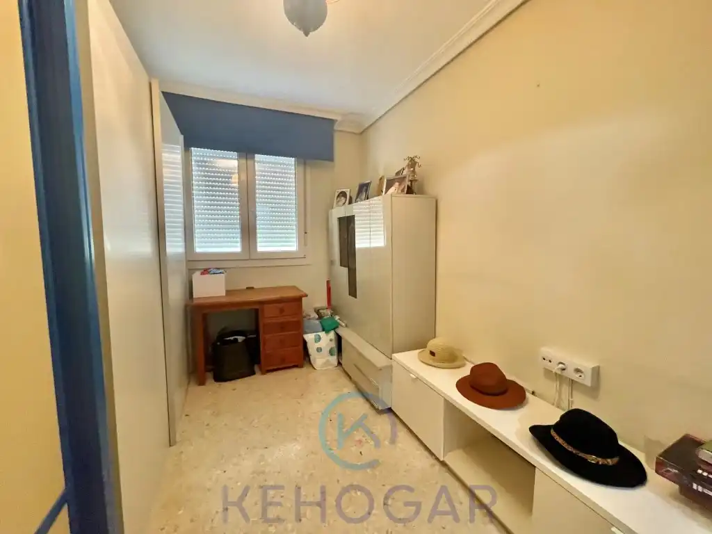 Bedroom of Flat for sale in Dos Hermanas