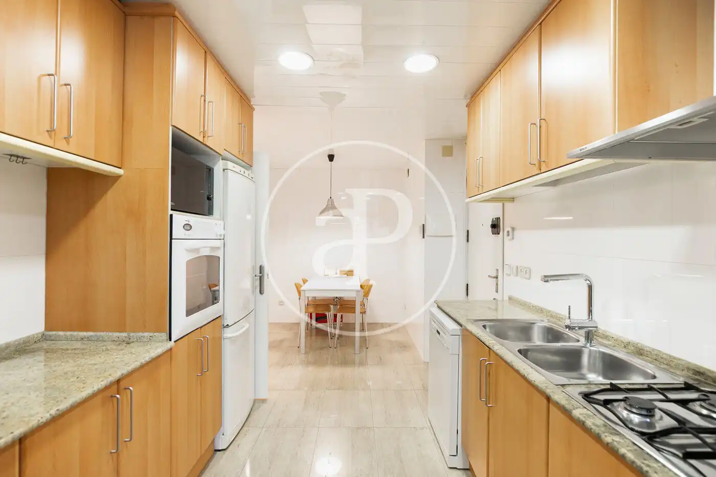 Cocina de Piso en venta en Barcelona con Calefacción, Jardín privado y Terraza