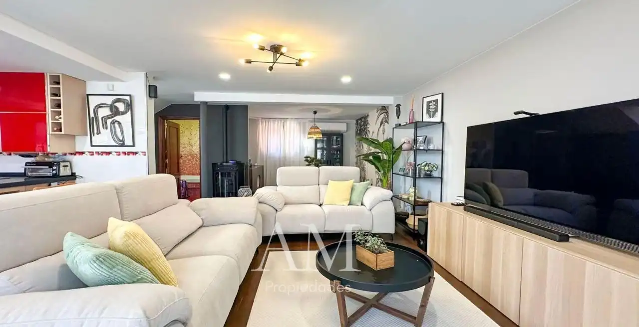 Sala d'estar de Casa o xalet en venda en Nigrán amb Calefacció, Jardí privat i Terrassa