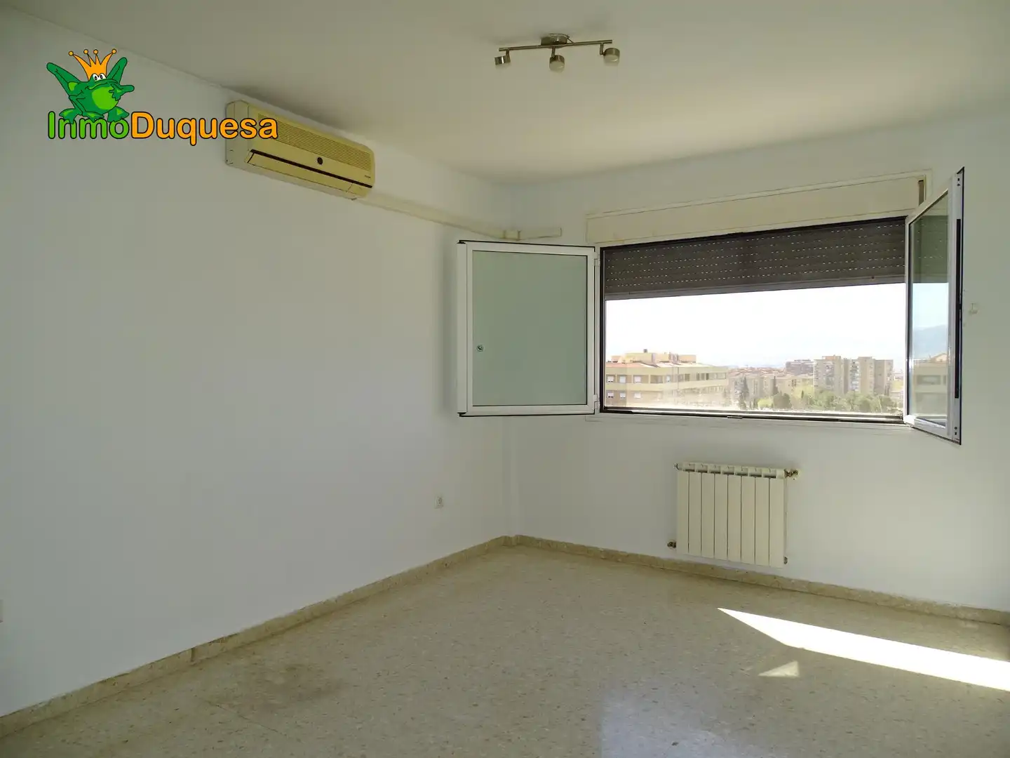 Bedroom of Flat for sale in Granada  with Air Conditioner, Heating and Storage room