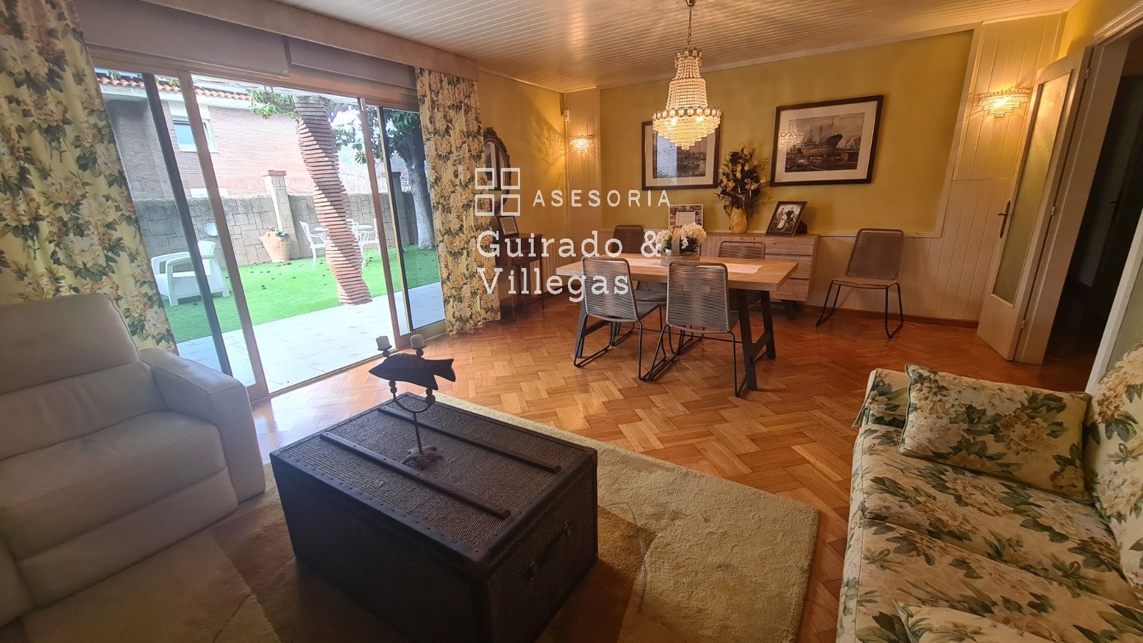 Sala d'estar de Pis en venda en  Barcelona Capital amb Calefacció, Jardí privat i Parquet