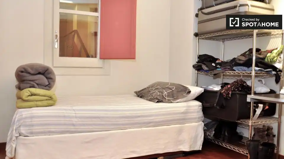 Habitació a Sant Pere, Sta. Caterina i la Ribera