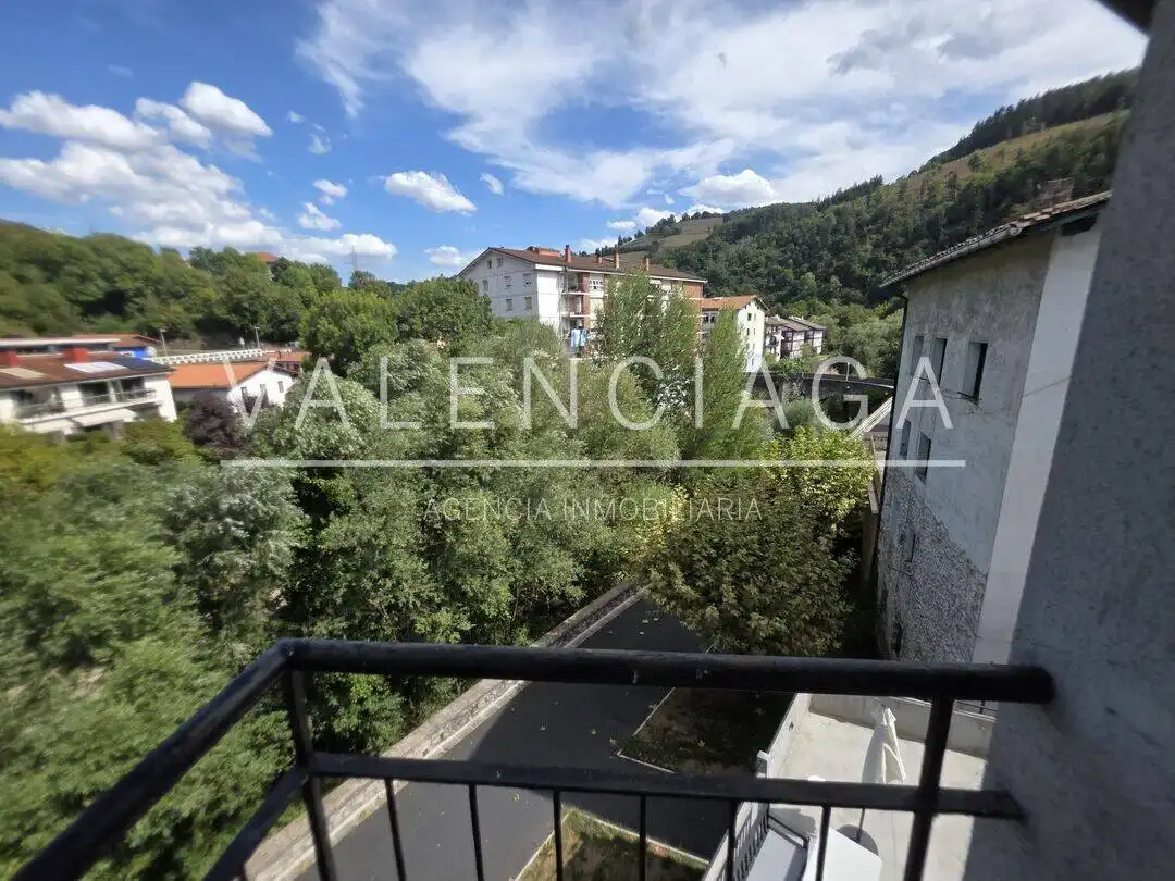 Vista exterior de Pis en venda en Legorreta amb Calefacció i Balcó