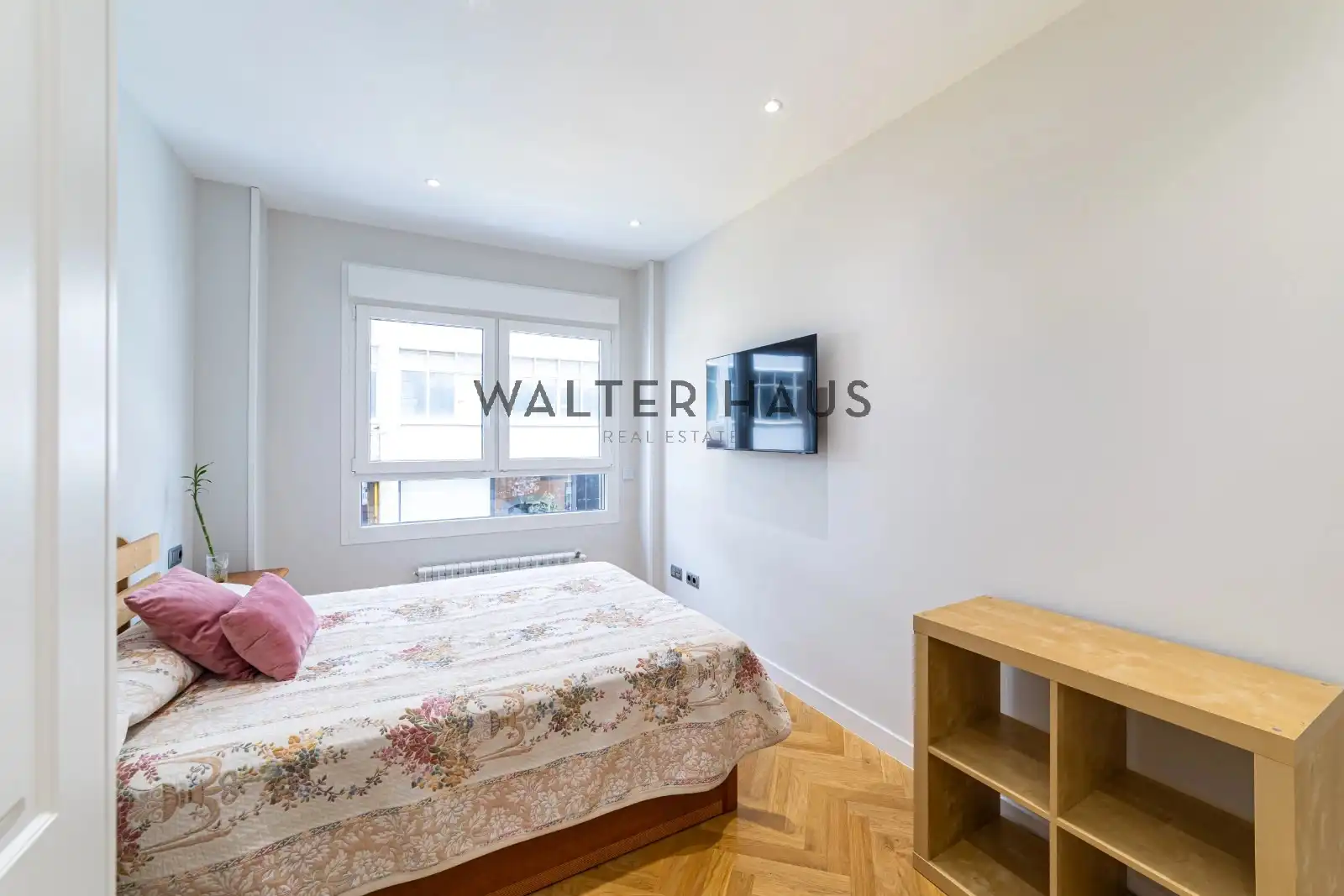 Bedroom of Flat for sale in Madrid  with Air Conditioner, Heating and Storage room