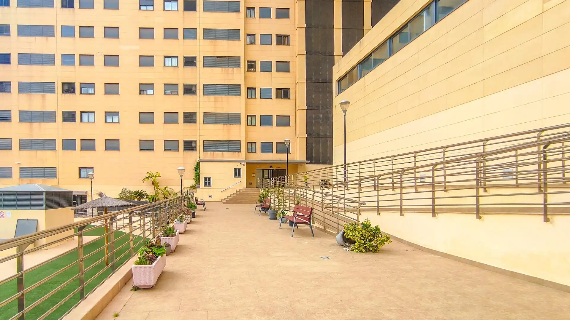 Vista exterior de Apartament en venda en Villajoyosa / La Vila Joiosa amb Aire condicionat, Moblat i Piscina comunitària