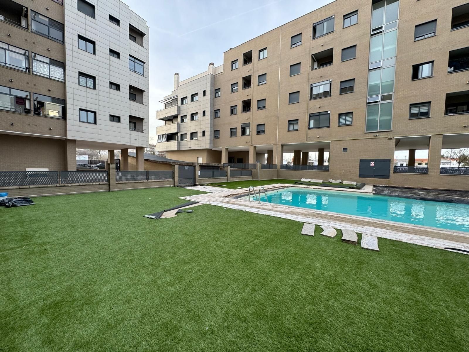Piscina de Pis de lloguer en Cáceres Capital amb Calefacció i Terrassa