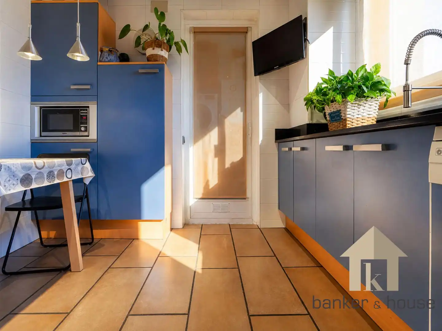 Küche von Dachboden zum Verkauf in Barcelona mit Klimaanlage, Heizung und Terrasse