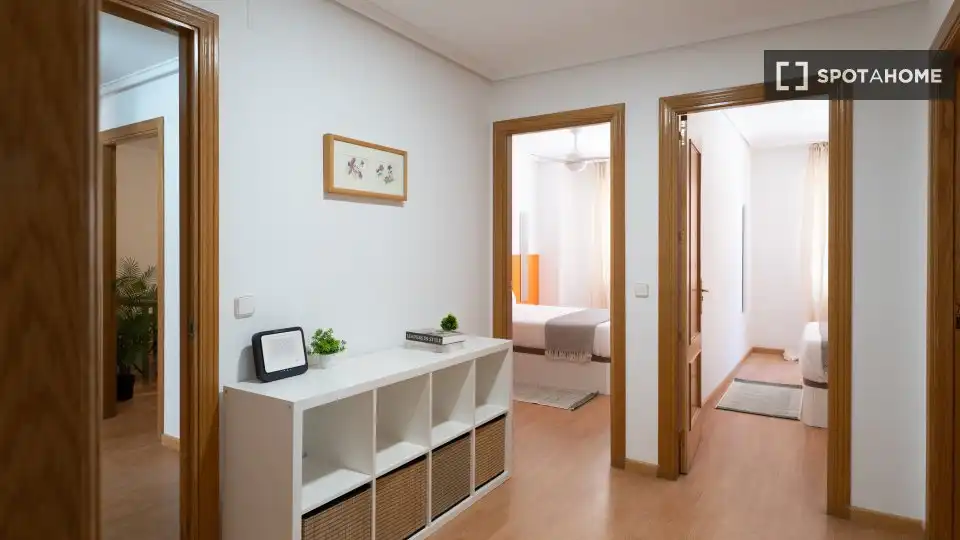 Flat for rent in Madrid  with Air Conditioner, Heating and Furnished