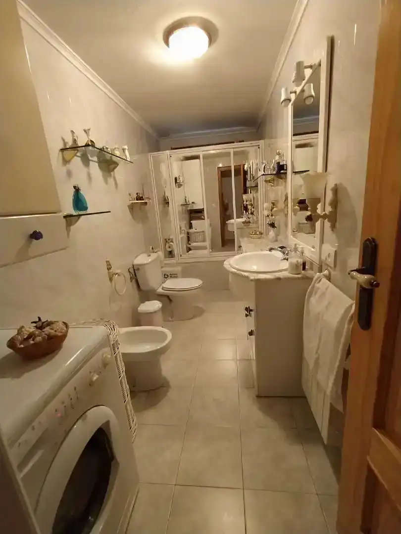 Bany de Casa o xalet en venda en El Pino de Tormes amb Piscina, Moblat i Forn