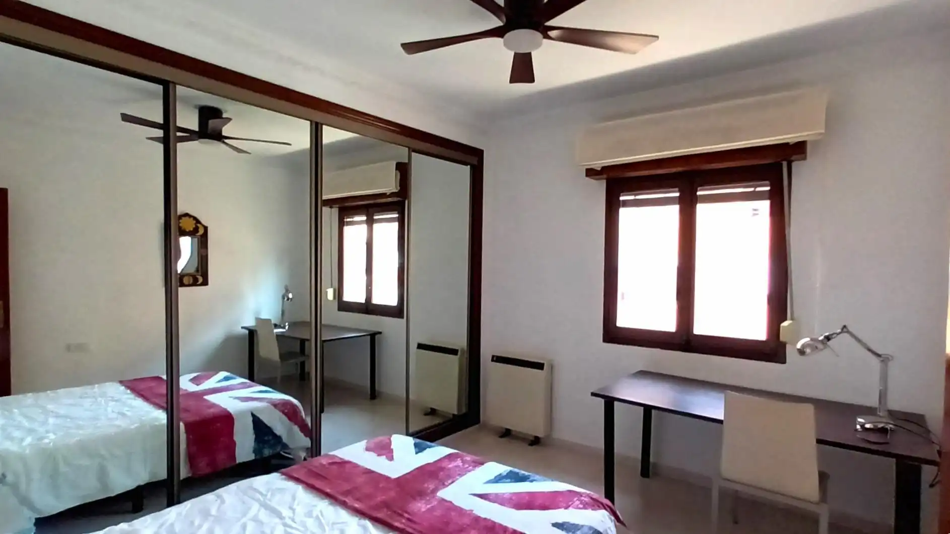 Habitación de Piso de alquiler en Valencia con Aire acondicionado y Amueblado