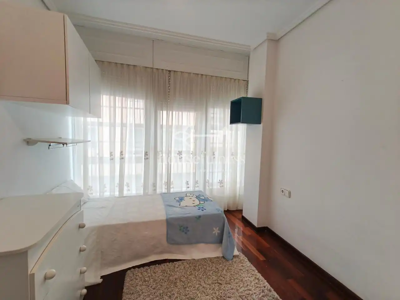 Schlafzimmer von Wohnungen zur Miete in Ferrol mit Heizung, Abstellraum und Möbliert