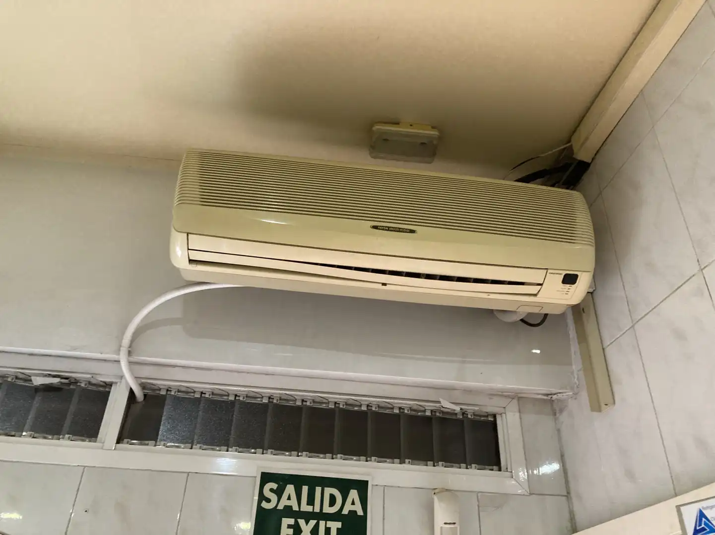 Balcony of Commercial properties for rent in Torrent  with Air Conditioner