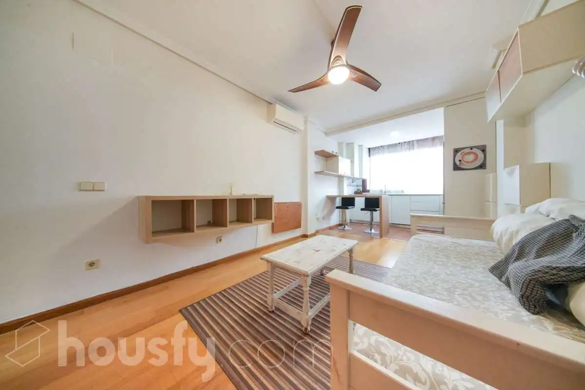 Living room of Study for sale in Madrid  with Air Conditioner, Storage room and Furnished