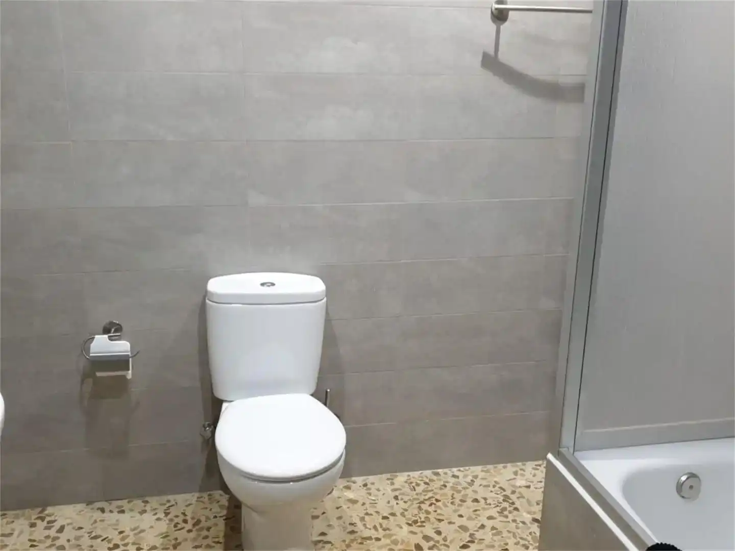 Badezimmer von Wohnung zur Miete in Sena mit Möbliert und Balkon