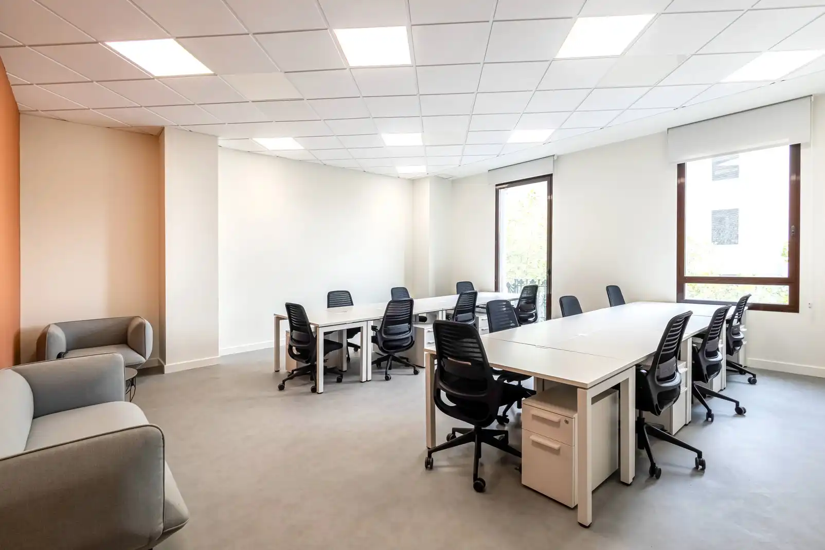 Büro zur Miete in Barcelona mit Klimaanlage, Heizung und Möbliert