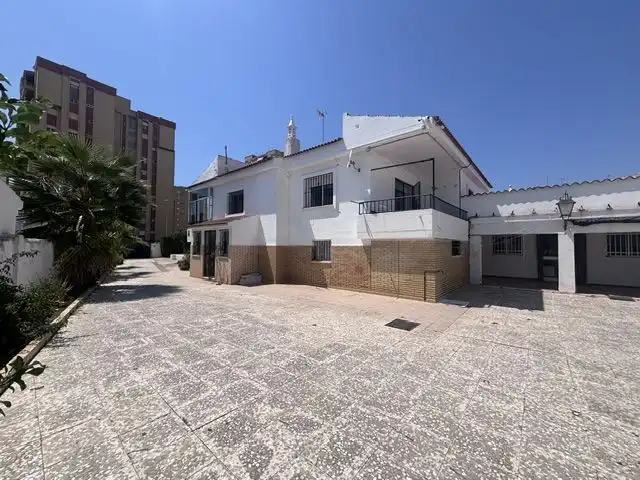 Villa mit Pool zum Verkauf in La Antilla