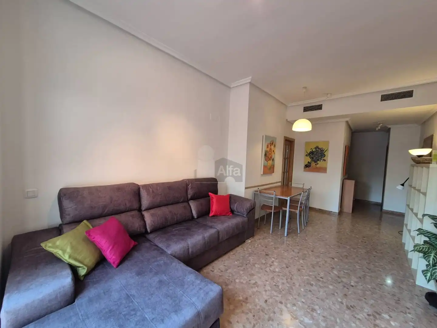 Sala d'estar de Pis de lloguer en Valencia amb Aire condicionat, Terrassa i Traster