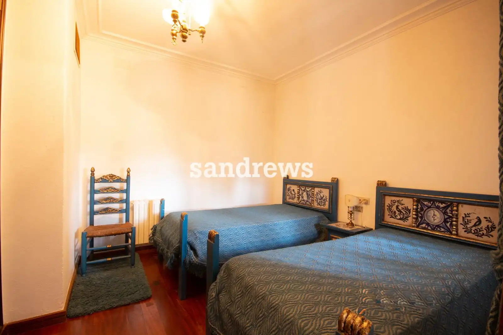 Schlafzimmer von Einfamilien-Reihenhaus zum Verkauf in Ordis mit Heizung, Privatgarten und Terrasse