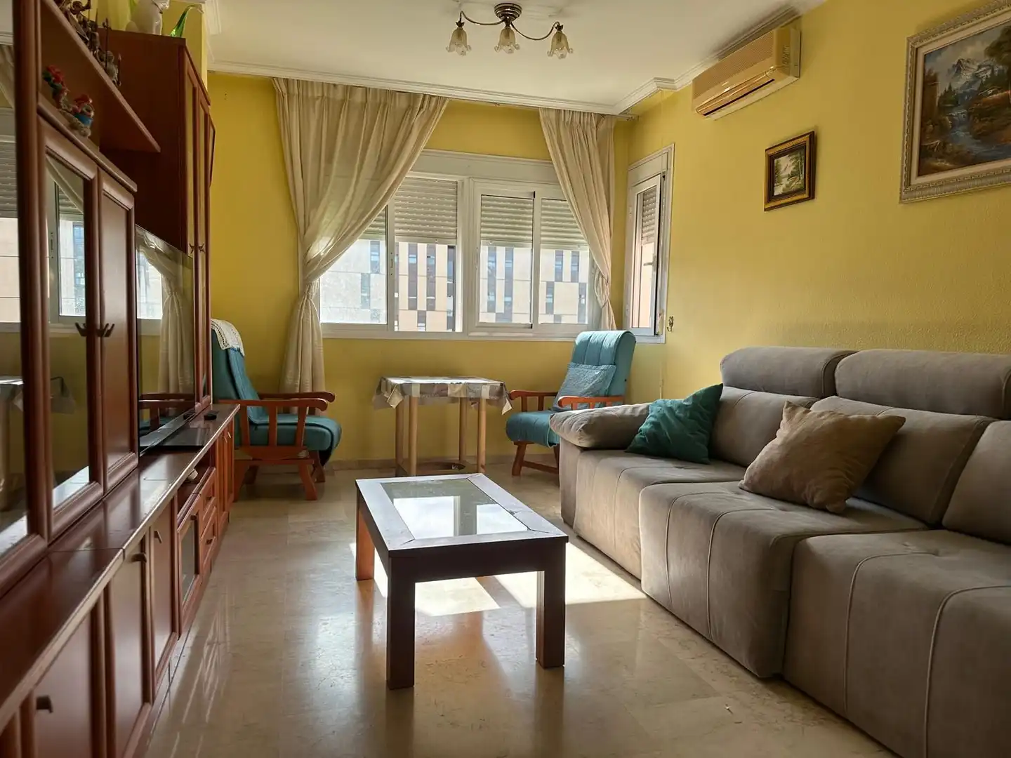 Living room of Flat for sale in Sevilla  with Air Conditioner, Heating and Storage room