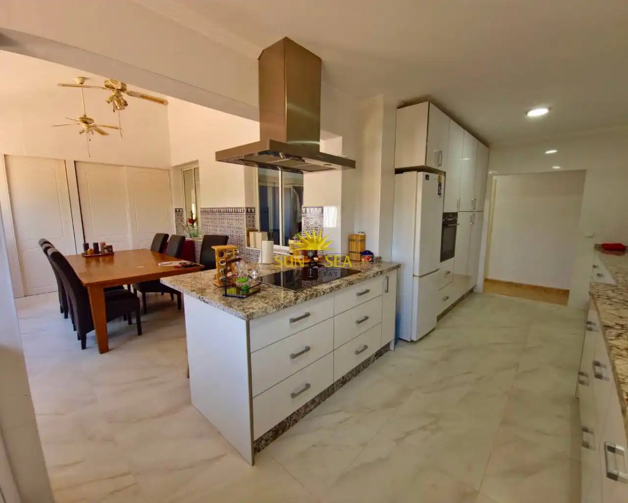 Cocina de Casa o chalet en venta en Crevillent con Aire acondicionado, Calefacción y Jardín privado