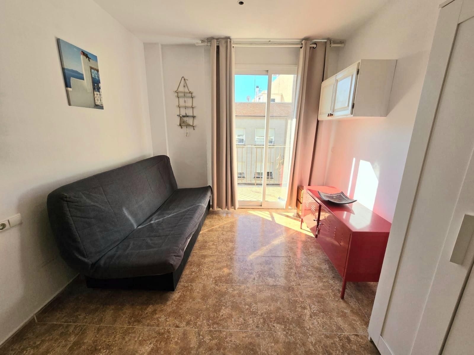 Estudio de alquiler en Calle pere badia, Centre