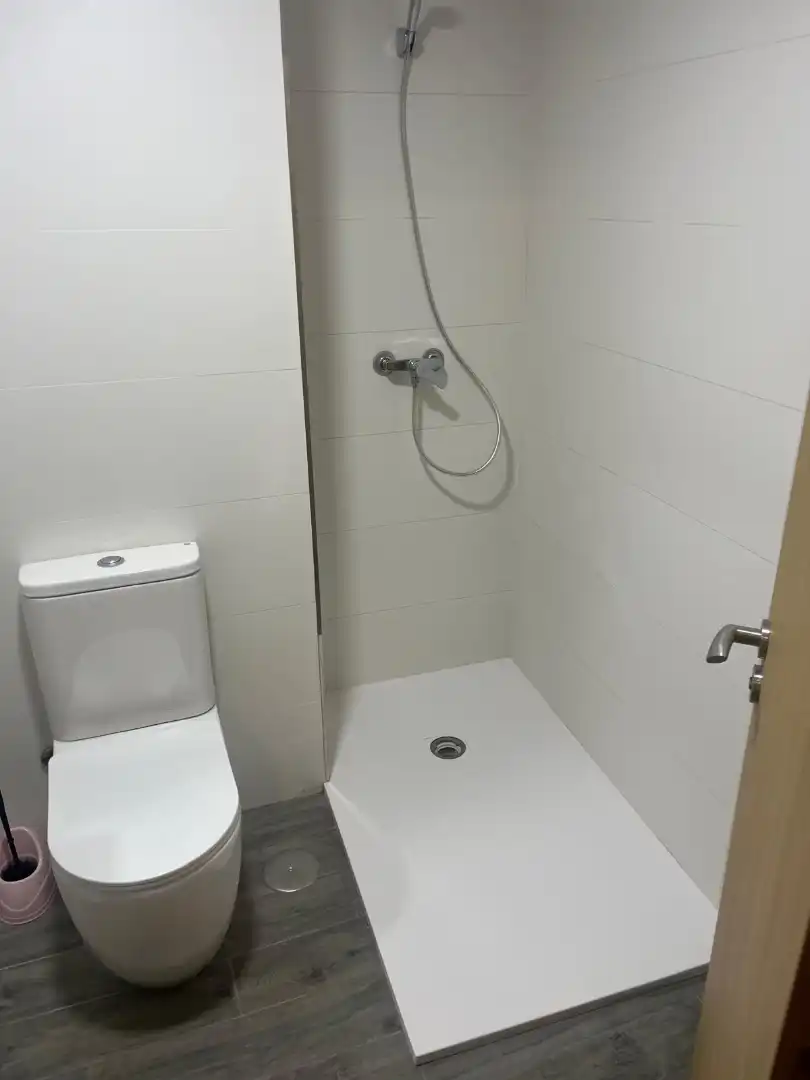 Bathroom of Flat for rent in Santiago de Compostela   with Furnished