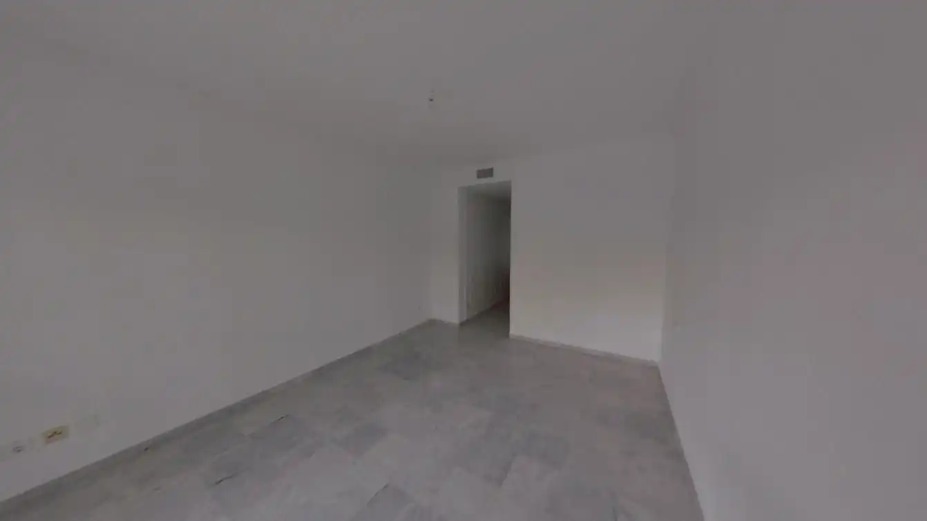 Piso en venta en Marbella con Calefacción, Terraza y Piscina comunitaria