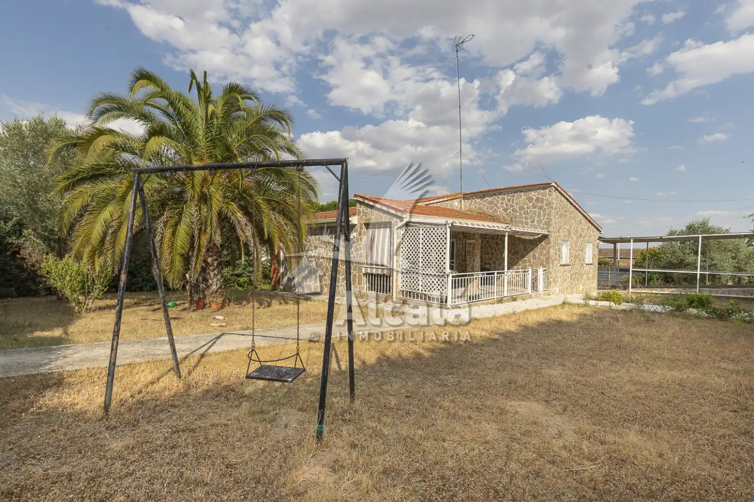 Vista exterior de Casa o xalet en venda en Torrejón del Rey amb Aire condicionat, Calefacció i Piscina