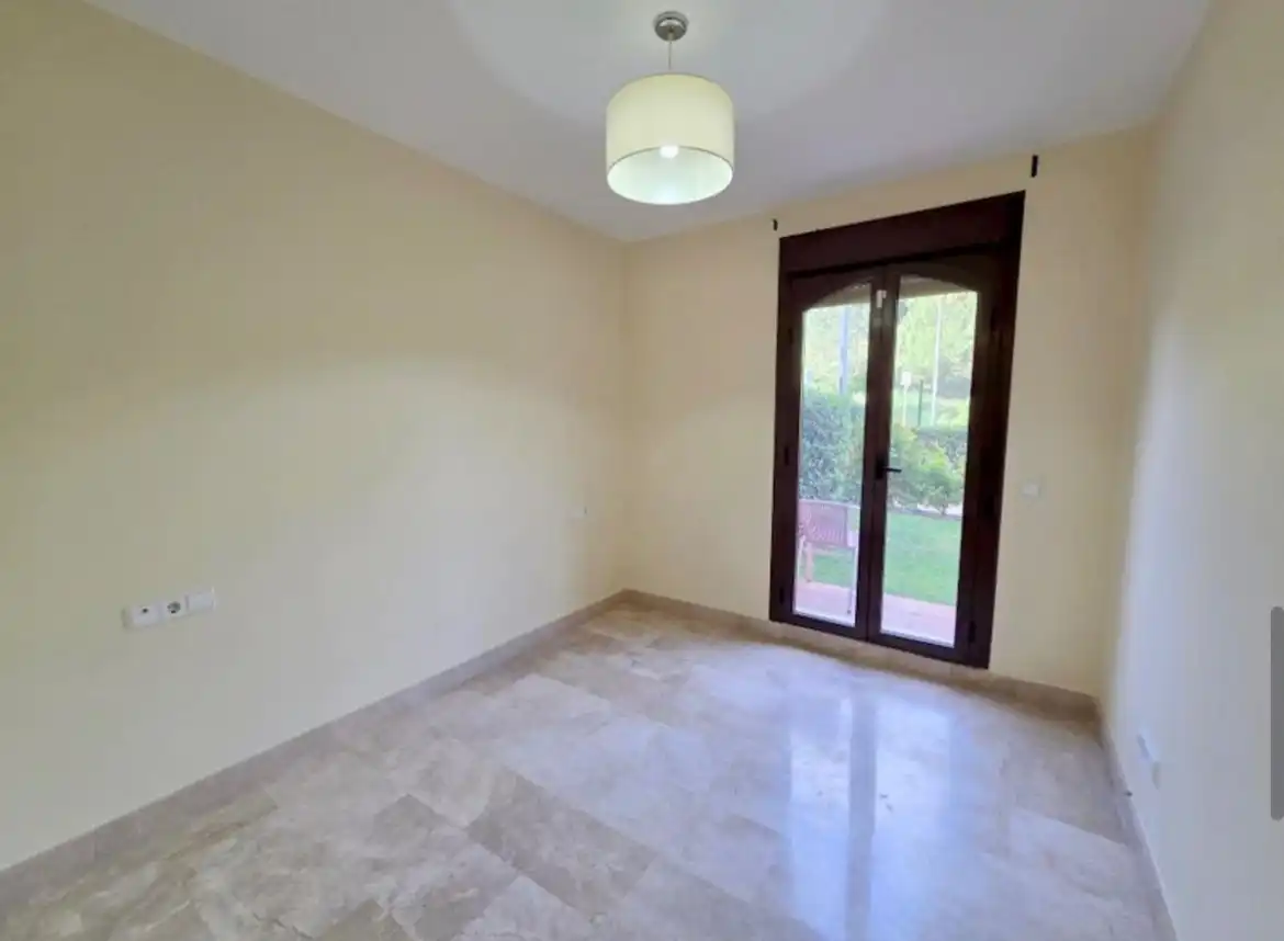 Garten von Wohnung zum Verkauf in Estepona mit Klimaanlage, Terrasse und Möbliert
