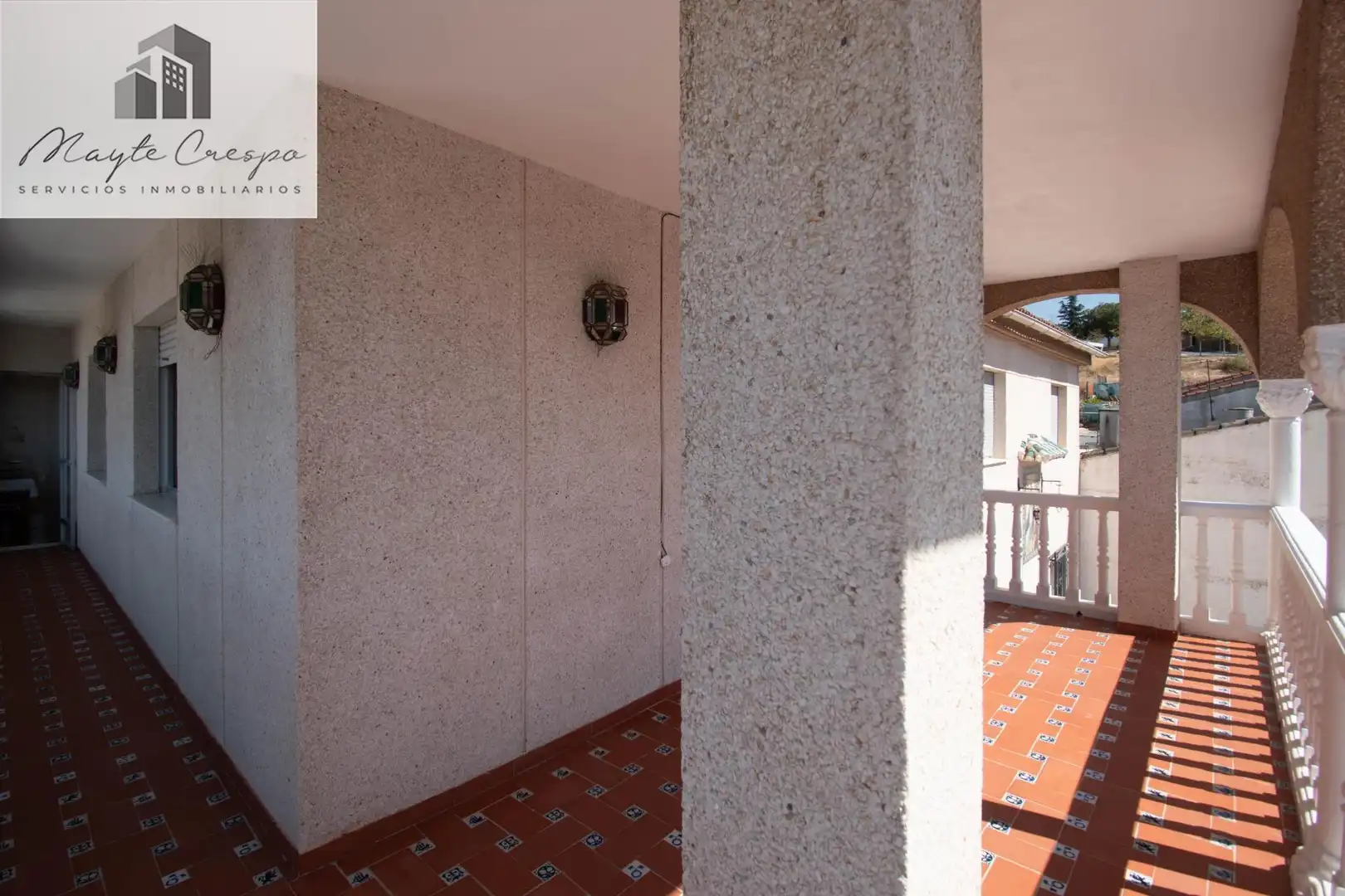Casa adosada en venta en Jun con Terraza, Amueblado y Alarma