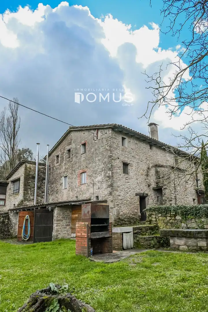 Vista exterior de Finca rústica en venta en Santa Pau con Calefacción, Parquet y Piscina