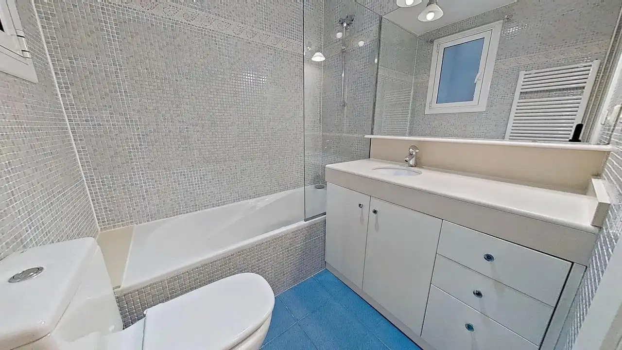 Baño de Piso en venta en Barcelona con Aire acondicionado, Calefacción y Amueblado