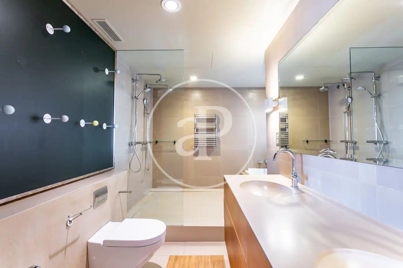 Badezimmer von Dachboden zur Miete in Barcelona mit Klimaanlage, Heizung und Terrasse