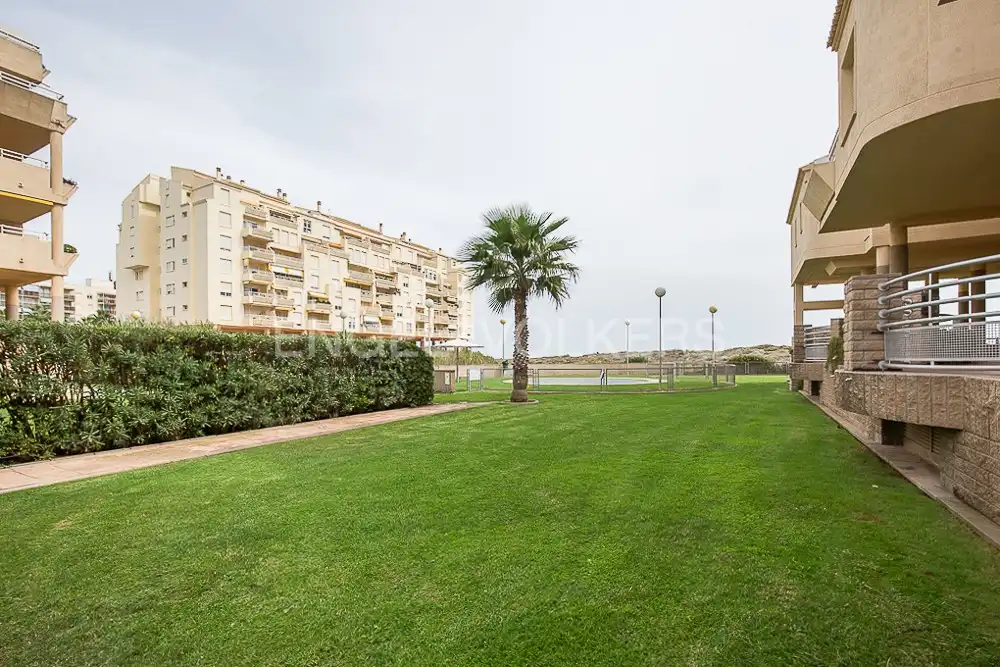 Außenansicht von Wohnung zum Verkauf in Valencia mit Heizung, Privatgarten und Terrasse