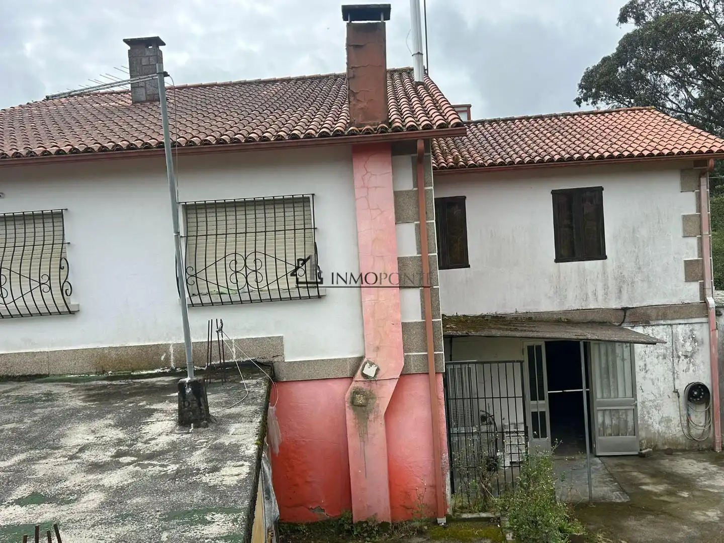 Vista exterior de Casa o xalet en venda en Poio amb Calefacció, Jardí privat i Terrassa