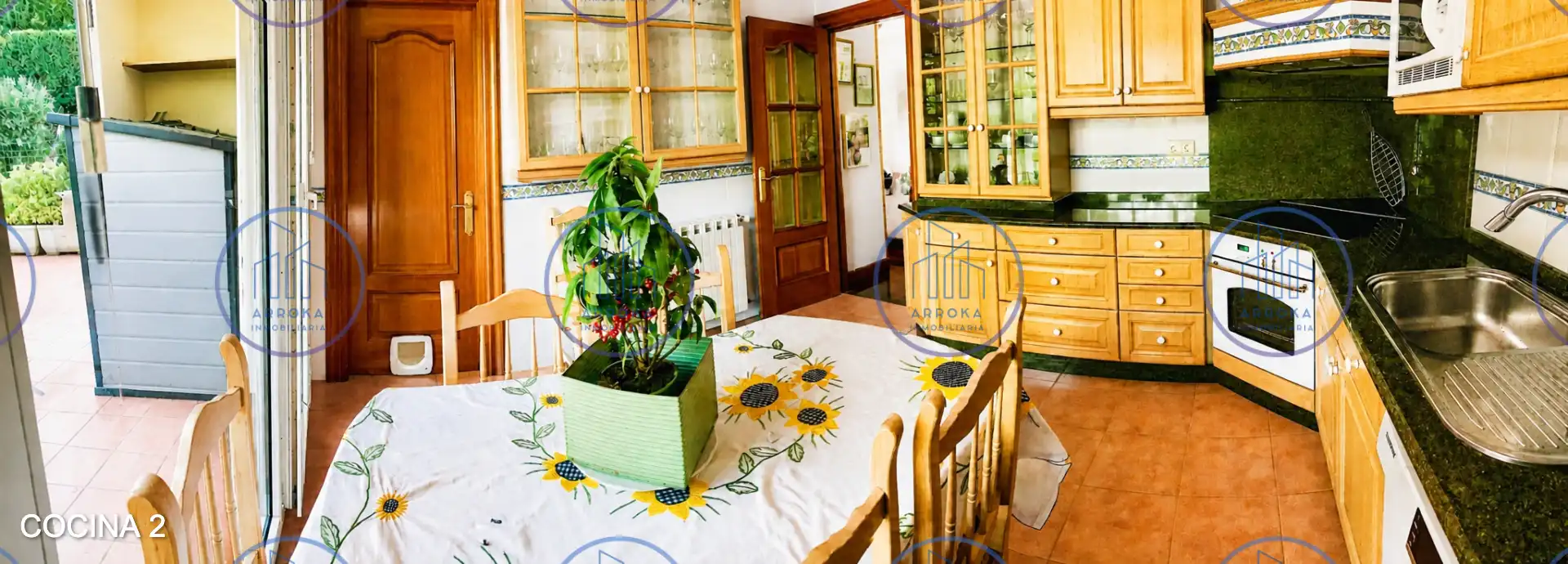 Esszimmer von Einfamilien-Reihenhaus zum Verkauf in Andoain mit Heizung, Privatgarten und Parkett
