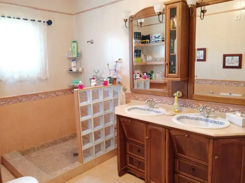 Badezimmer von Haus oder Chalet zum Verkauf in Murcia mit Klimaanlage, Heizung und Privatgarten