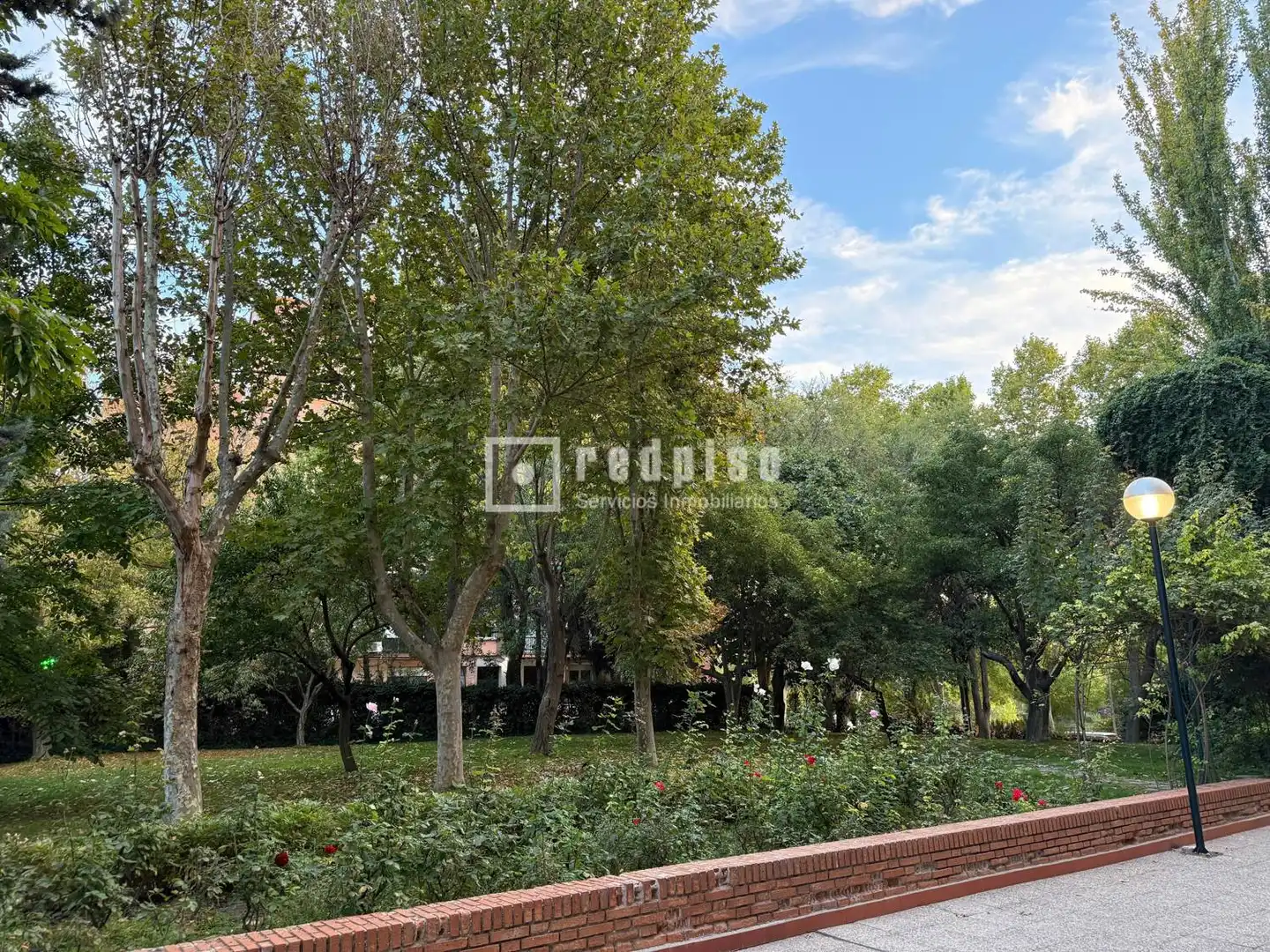 Wohnung zur Miete in Madrid mit Klimaanlage, Heizung und Privatgarten